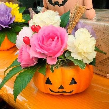 明日のためにカボチャの飾り　-京都隠れ家的花屋-｜「桂花園」　（京都府京都市西京区の花キューピット加盟店 花屋）のブログ